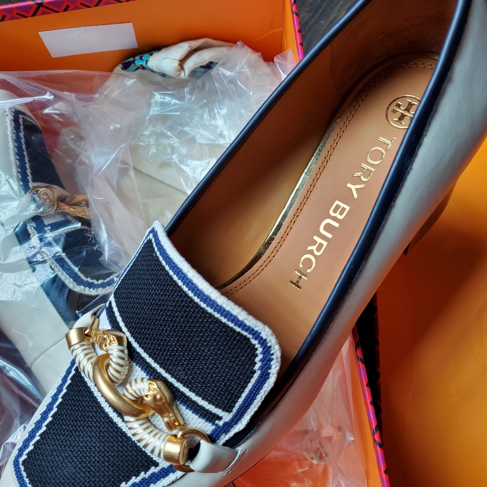 Women's dress shoes